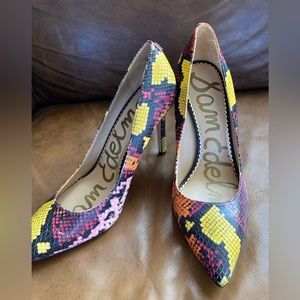 NWT Steve Madden pumps (no box). Faux Snakeskin Multicolor in size 8 US.